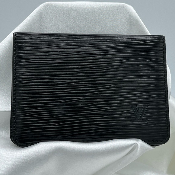 LOUIS VUITTON Porte Carte EPI Vertical Black Card Pass Holder EUC - Picture 1 of 3
